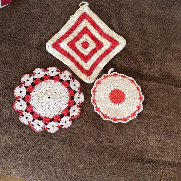 EUC~13 Piece Bundle Of Vintage Homemade Crochet Doilies Set~Various Colors/Sizes - Picture 9 of 9